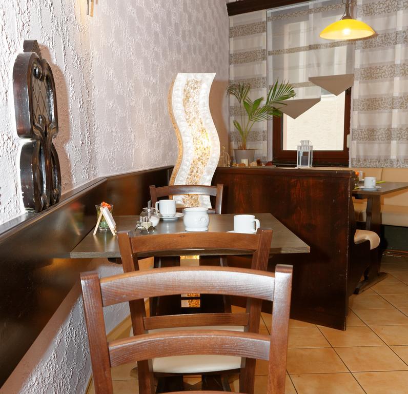 Hotel Huettl - Garni วอร์มส์ ภายนอก รูปภาพ